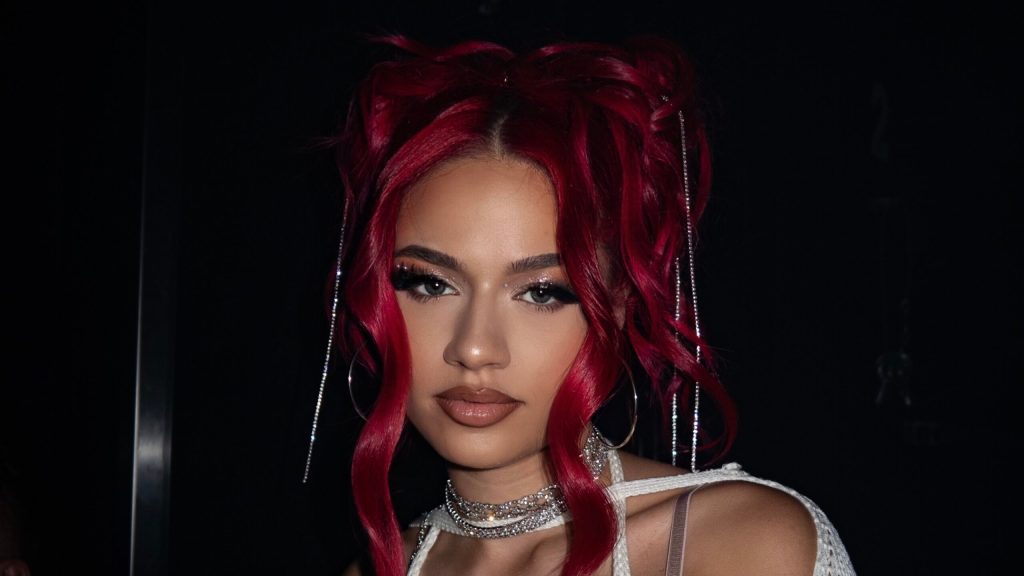 Fotocredits: Universal Music, Vanessa Lichtenwald. All rights reserved. Artikel und Foto ursprünglich erschienen auf musikexpress.de. Link: https://www.musikexpress.de/badmomzjay-ich-musste-perfekt-sein-obwohl-ich-noch-in-der-entwicklung-war-2479443/